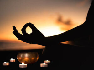 1 Yoga macht gluecklich Jahresendkurs 2026 600x450
